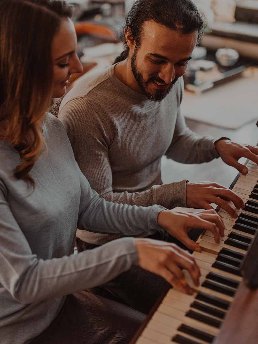 Learn Piano London – Enjoy Interactive Piano Lessons with Riffmasters