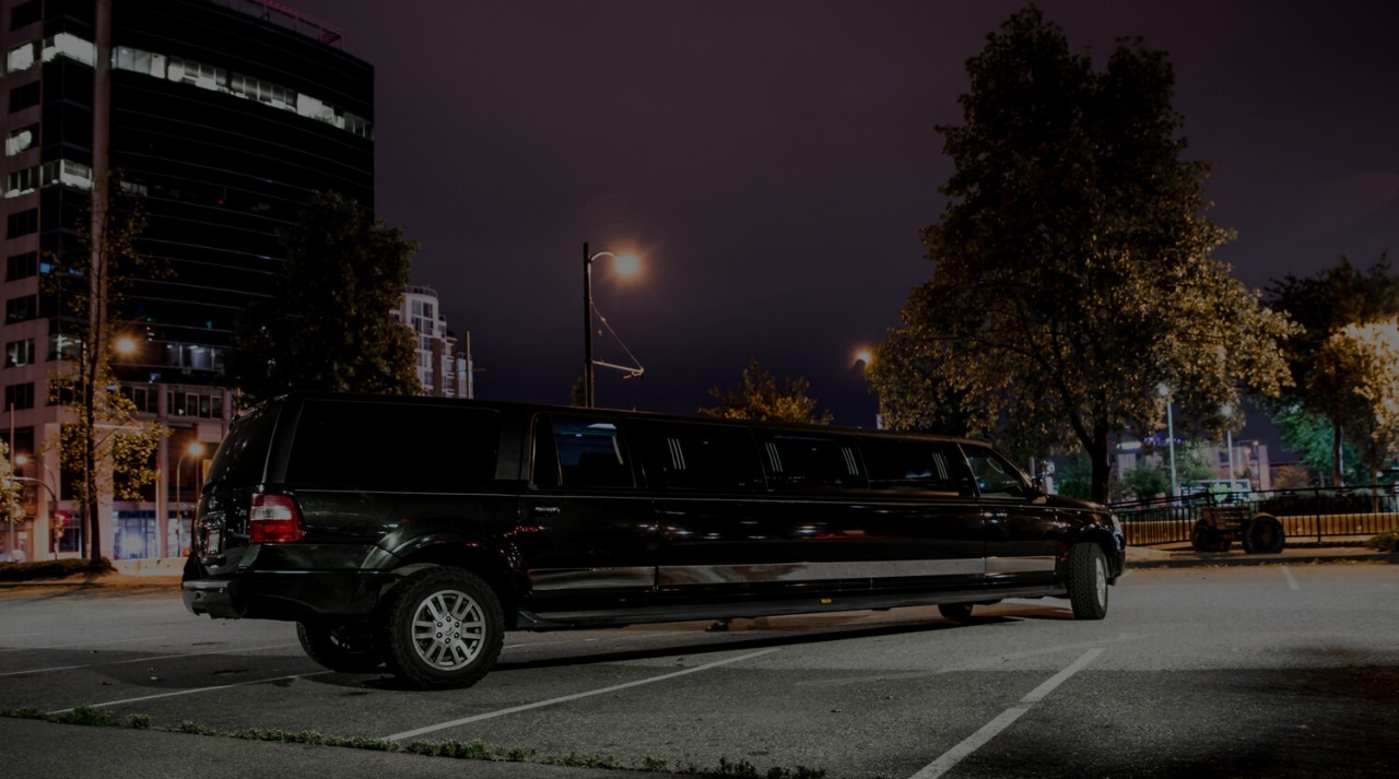 Book a Luxury Limo in Miami for Airport, Events &amp; City Tours