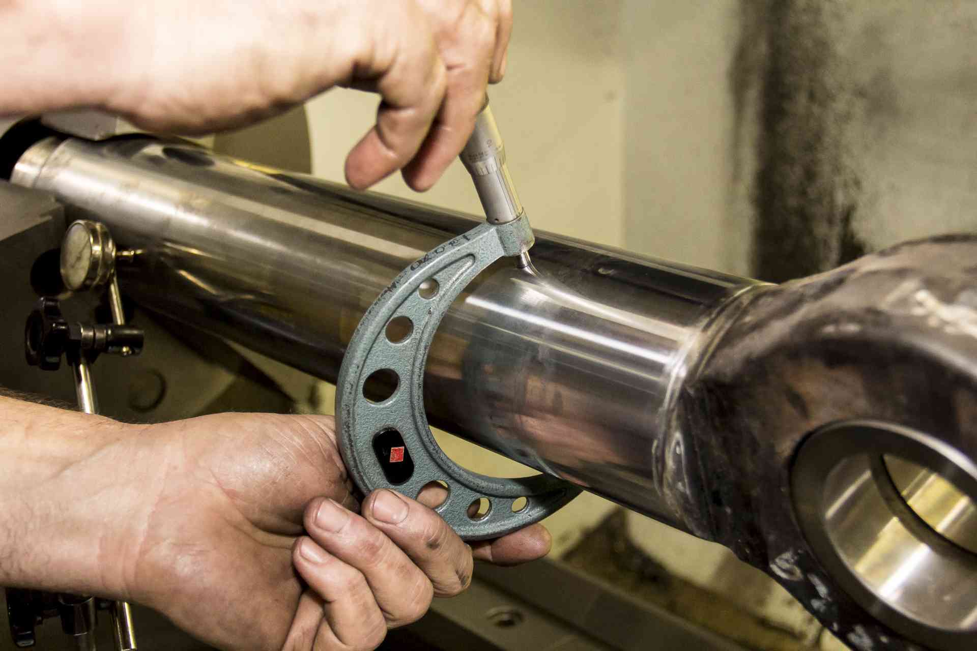 On-Site Hydraulic Hose Repair for Industrial Systems | RHK