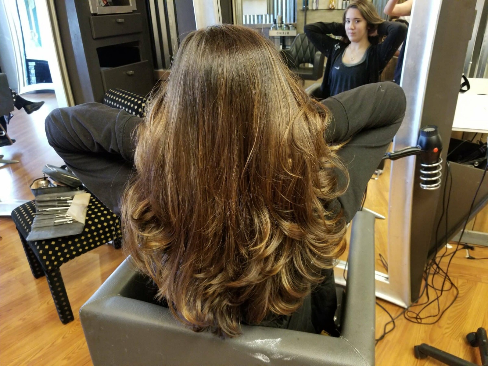Descoperă Hairstyle-uri Premium în București la Marian Cotoi