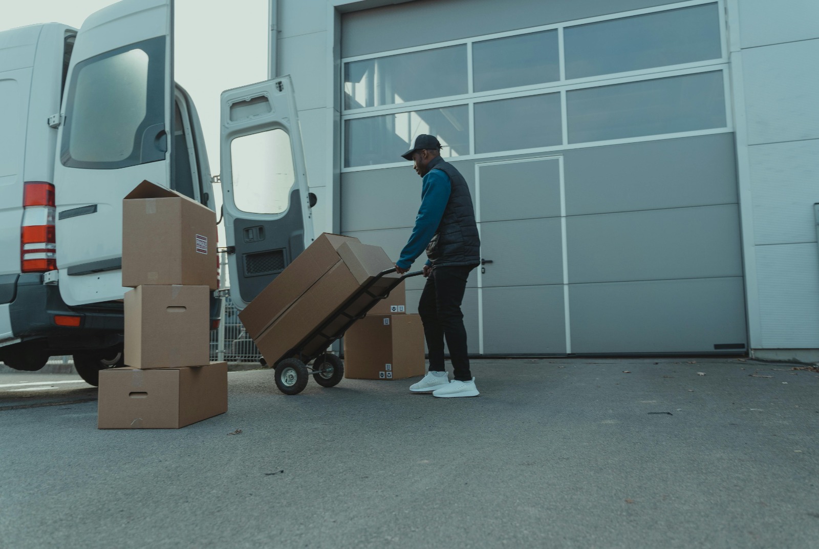 Reliable Calgary Movers Offering Packing and Storage Services
