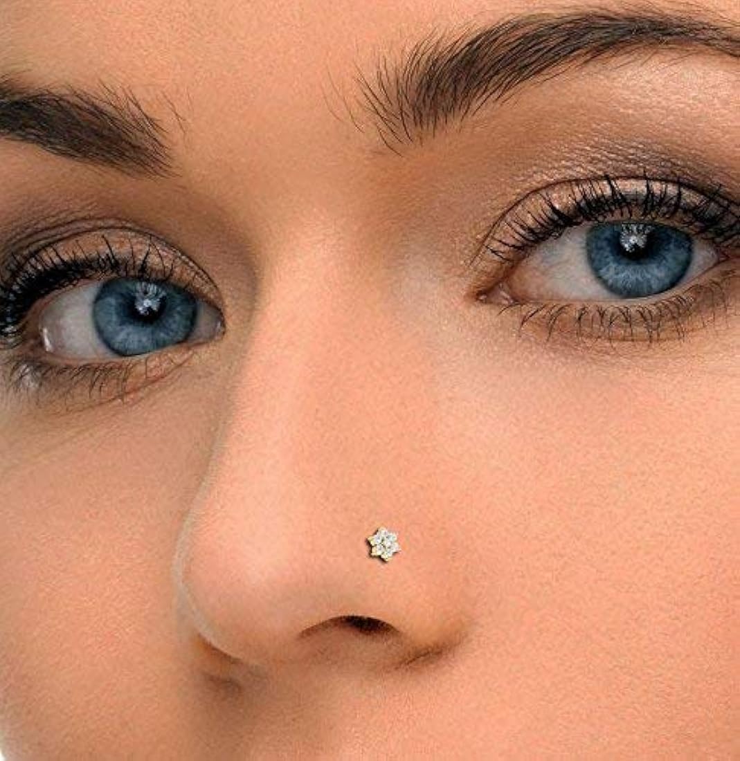 Gleaming Diamond Nose Pin for a Chic Style