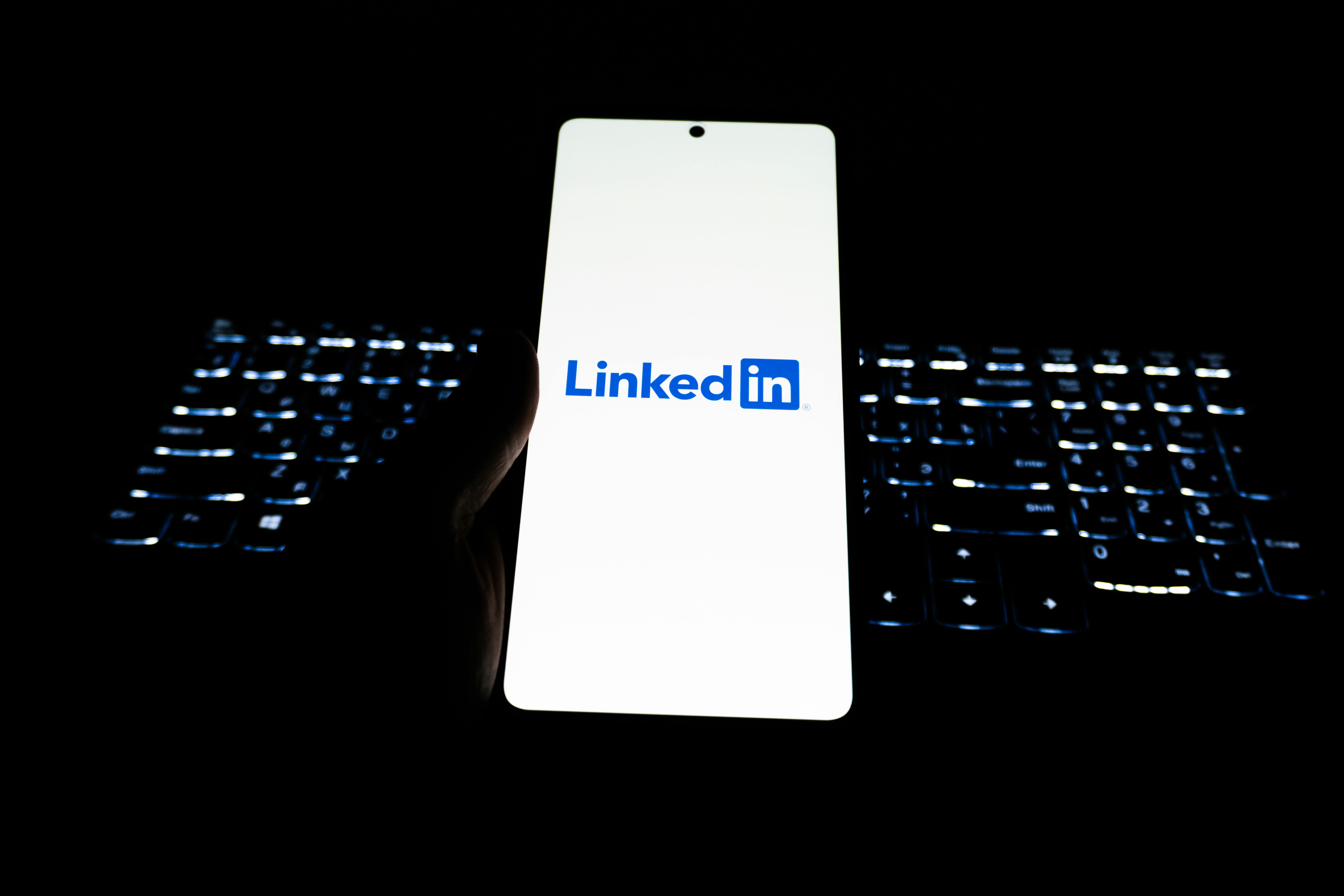 Rent LinkedIn Profile Accounts to Double Your Outreach Capacity